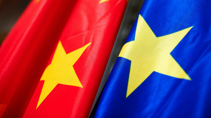 Bandeiras da China e União Européia